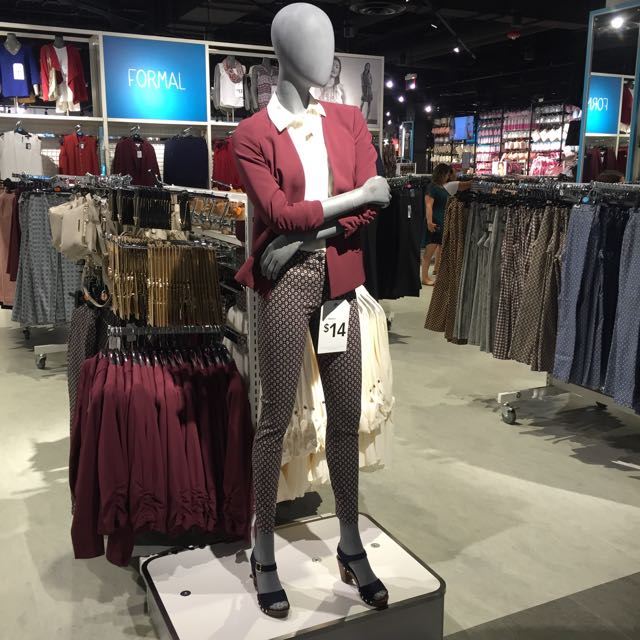 The Budget Babe gives readers a look inside new fast fashion store Primark, plus a review.