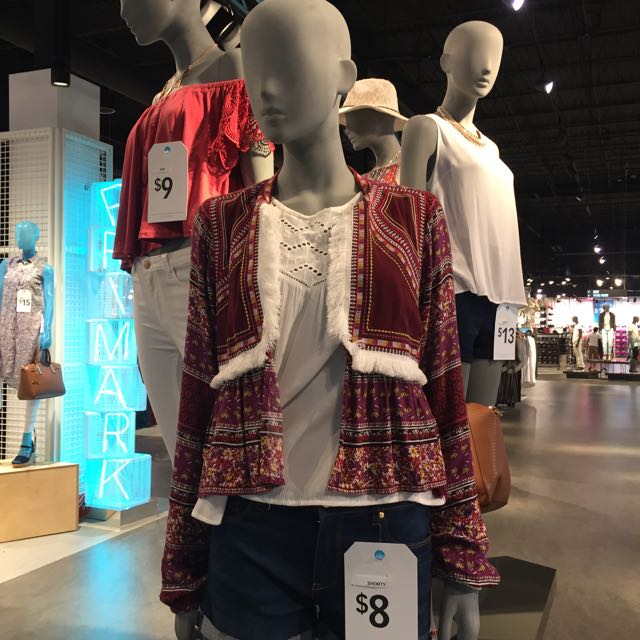 The Budget Babe gives readers a look inside new fast fashion store Primark, plus a review.