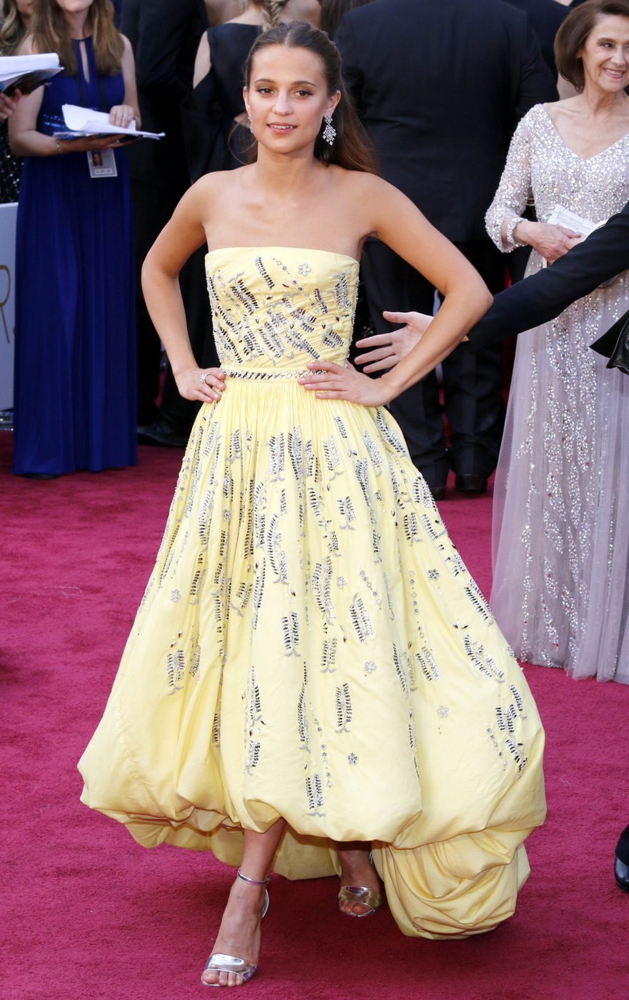 Alicia Vikander Best Dressed Oscars 2016 in Louis Vuitton pale yellow dress