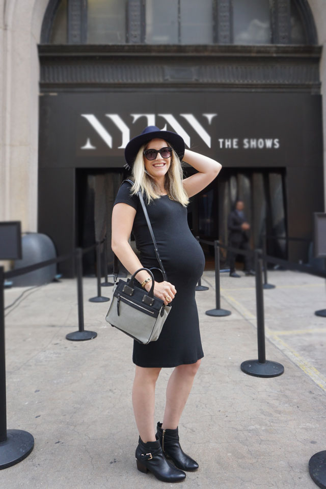 All black streetstyle outfit at New York Fashion Week