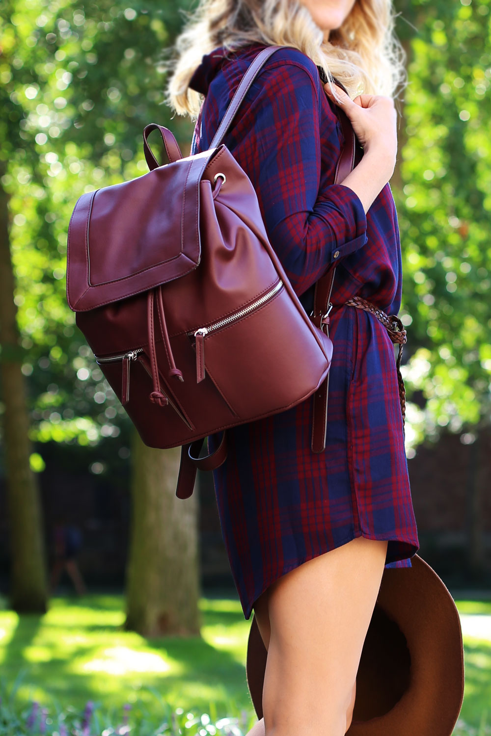 Leather backpack in burgundy