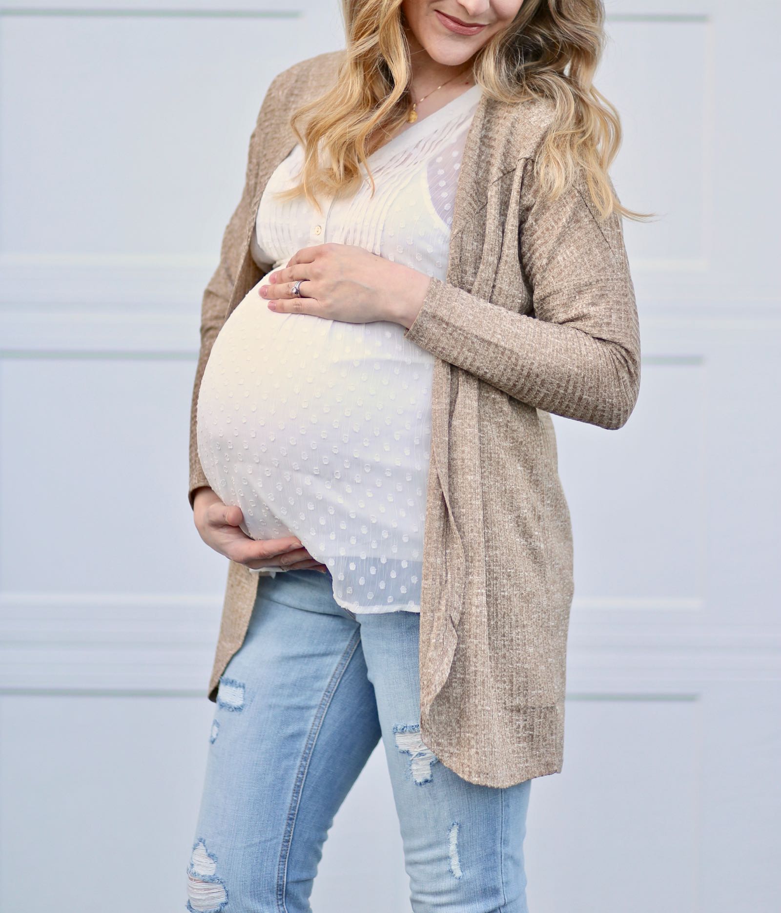 #ad Casual spring outfit idea featuring sleeveless top, distressed jeans and cardigan #40weeksofchic #apeainthepod #motherhoodmaternity #maternityfashion #outfitidea