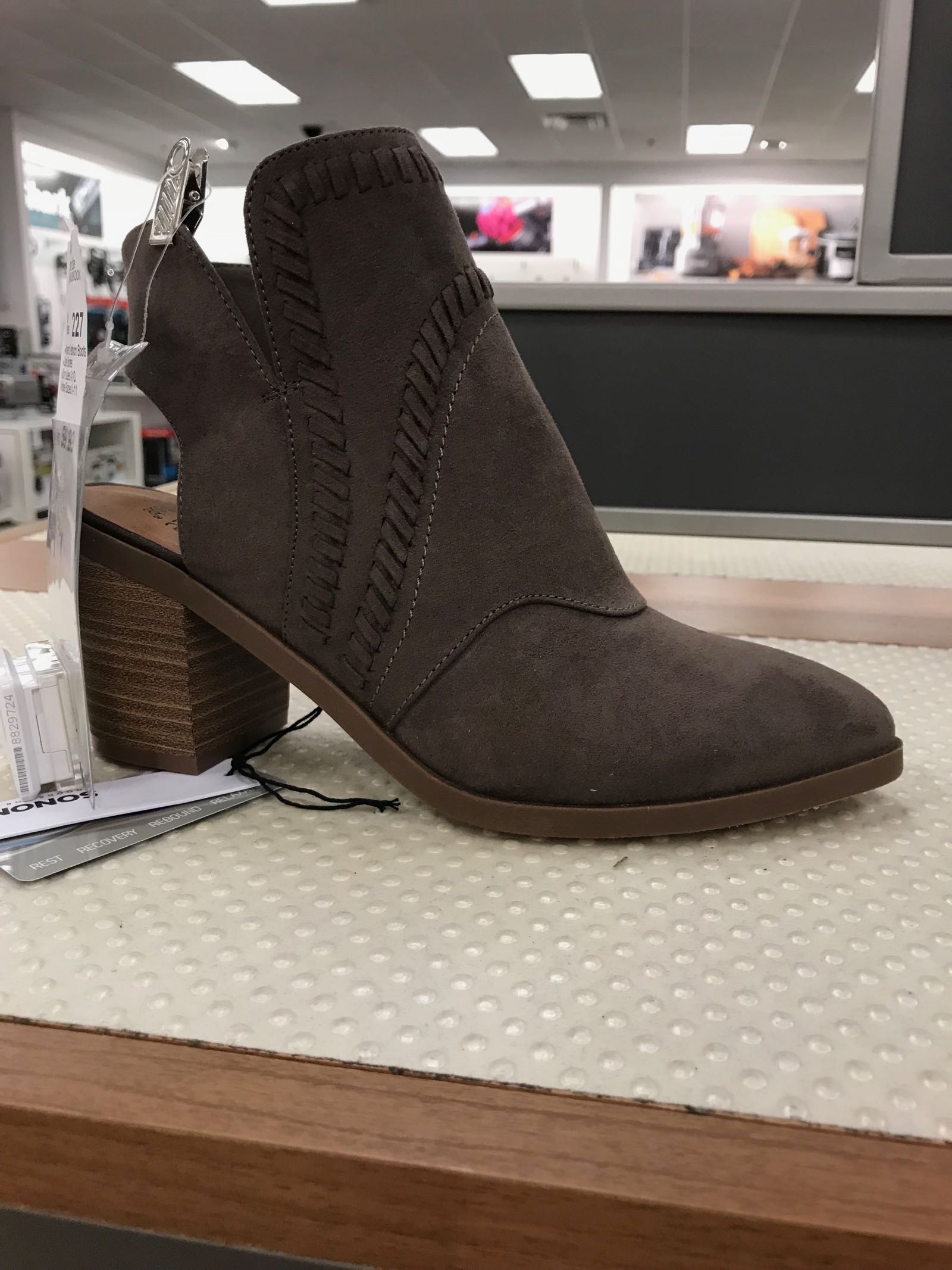 This blogger finds the cutest stuff at Kohl's - need these boots!