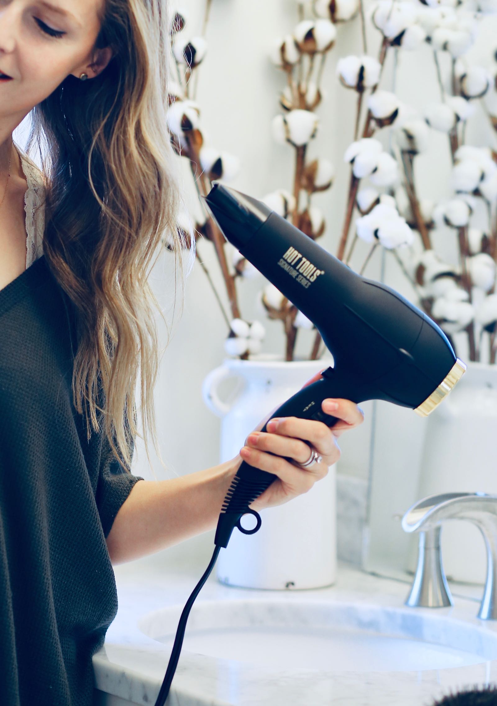 Hot Tools Signature Series blow dryer review - bookmarking this one!