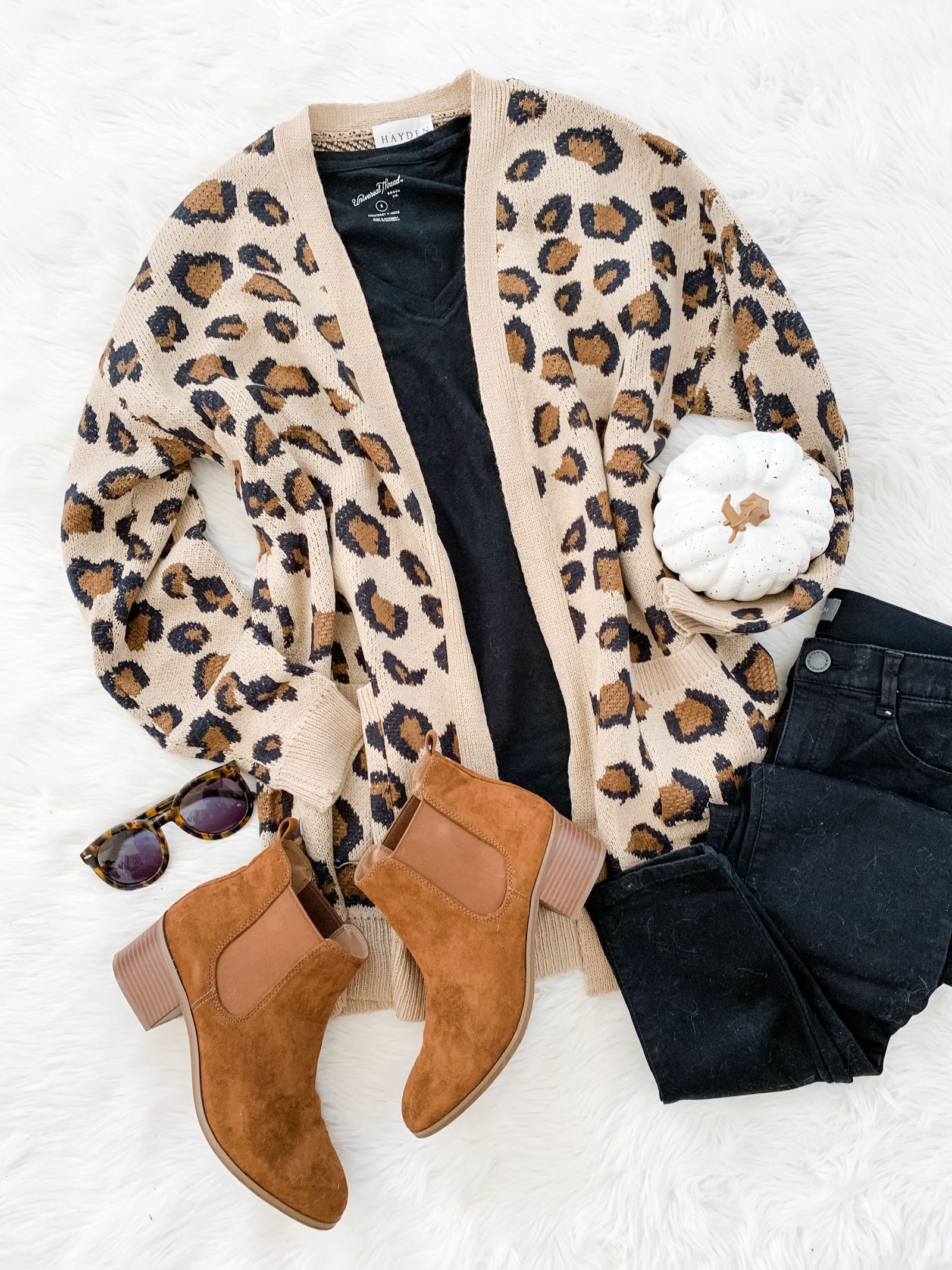 Fall outfit idea with leopard cardigan