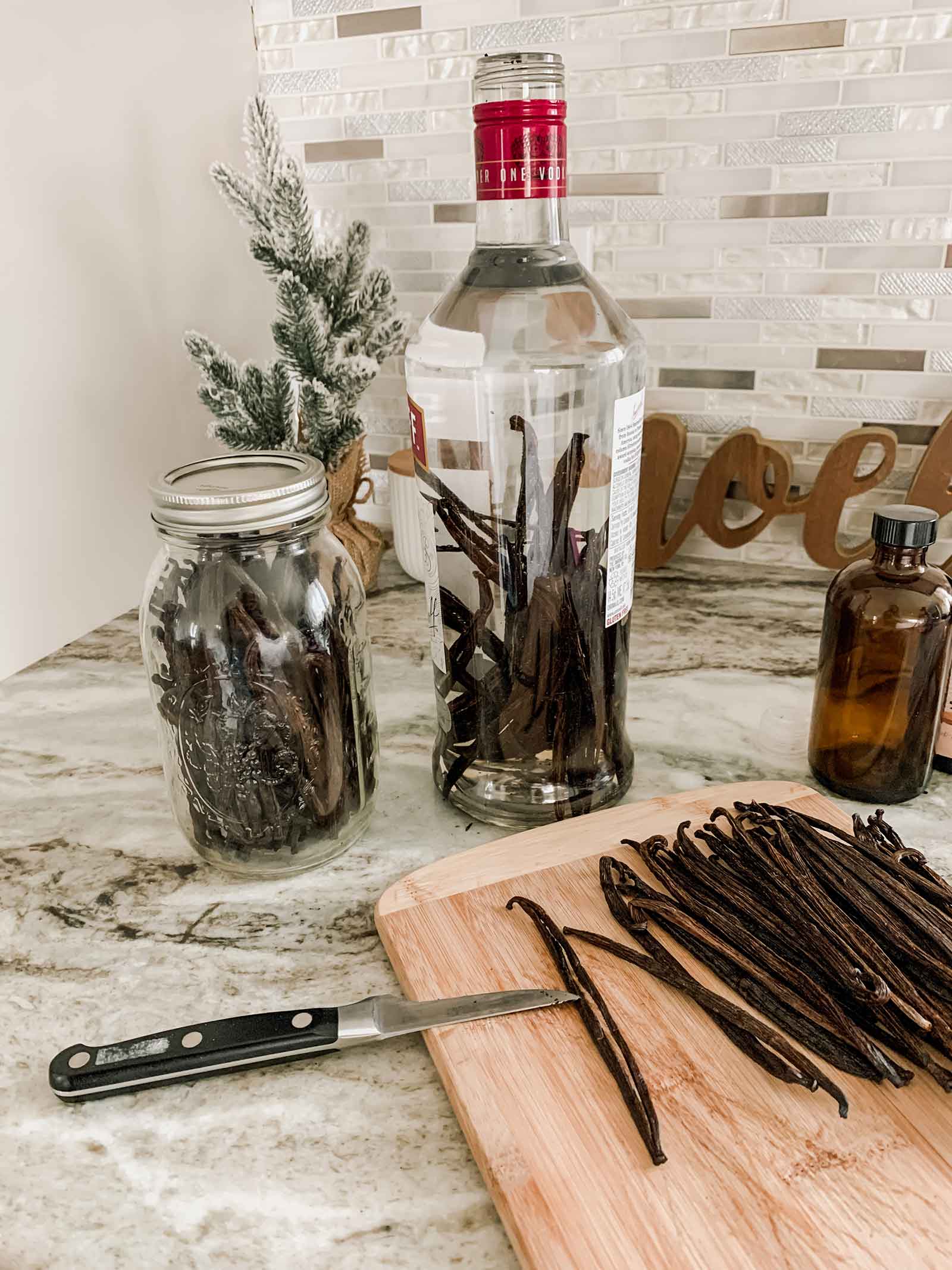 How to Make DIY Homemade Vanilla Extract Recipe