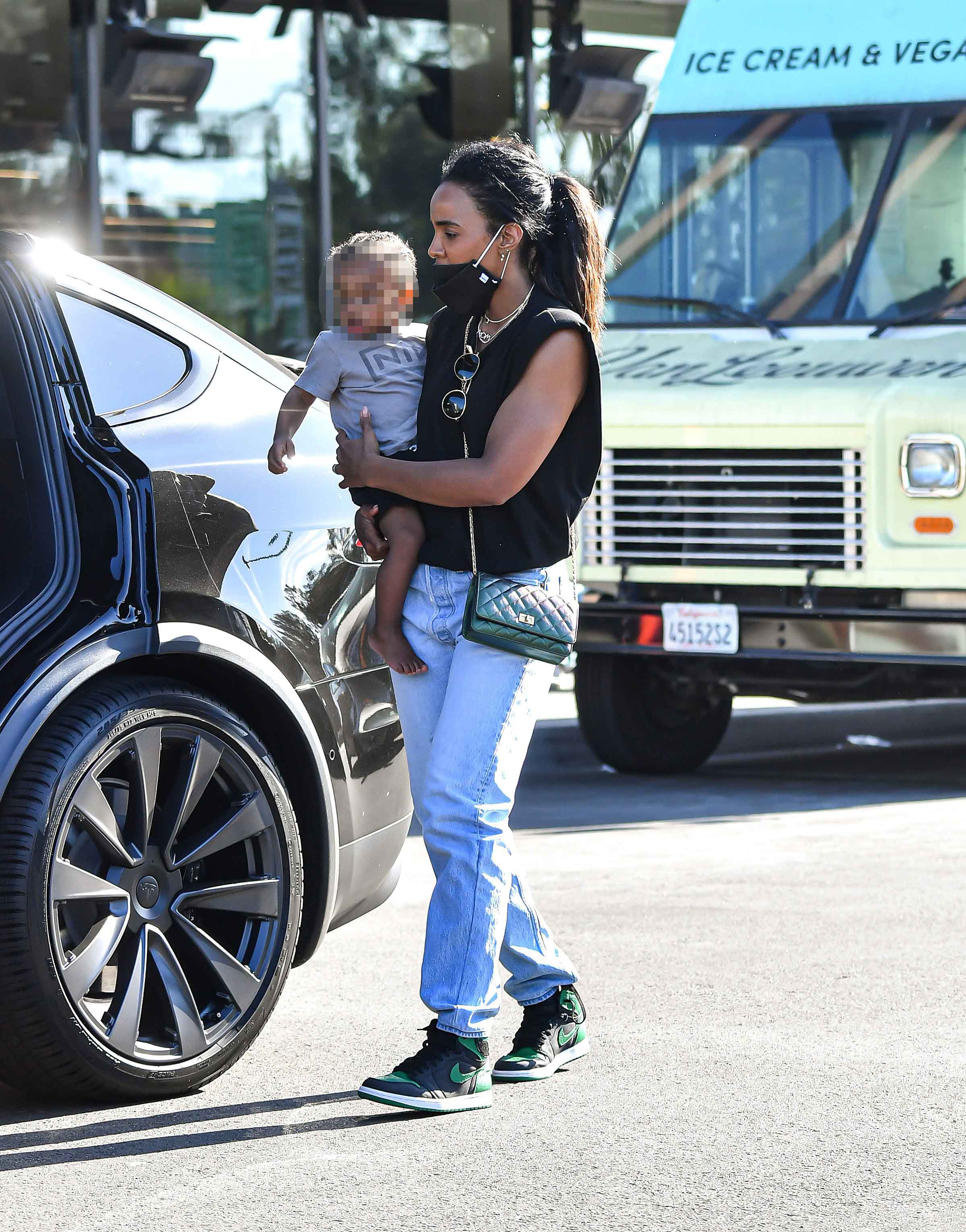 Kelly Rowland's Padded T-Shirt, Boyfriend Jeans and Air Jordans Celebrity Look for Less